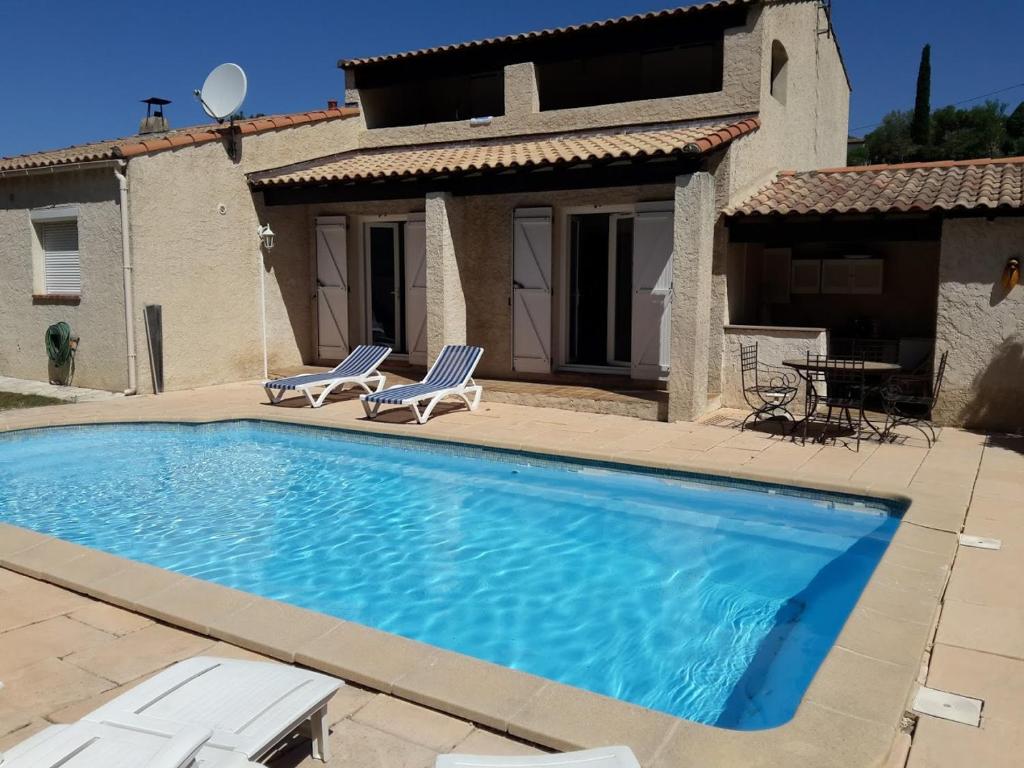 Maison de vacances jolie villa avec piscine 7 lotissement Clair Notre Dame 139 avenue Lacanau, 13700 Marignane