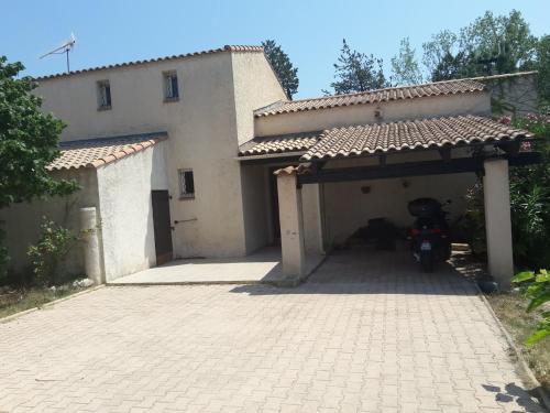 jolie villa avec piscine Marignane france