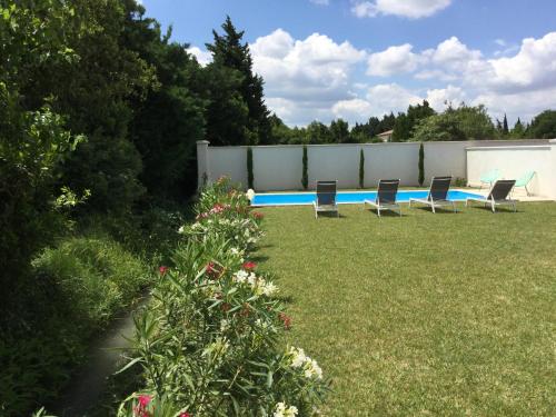 Maison de vacances Jolie villa vacances climatisée avec piscine privée, proche du centre village de Mouriès à pieds, au coeur des Alpilles, LS1-302-Bouvino 22 bis impasse des Plantiers Mouriès
