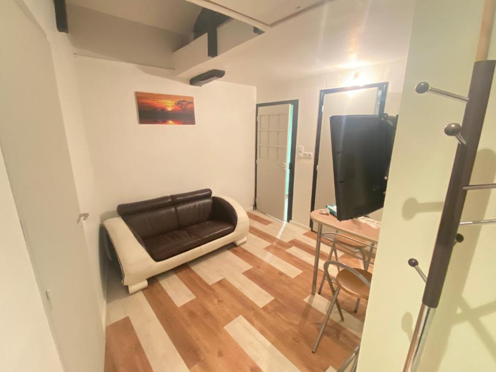 Appartement Jolis studio meublé 52 Rue nationale, 91670 Angerville