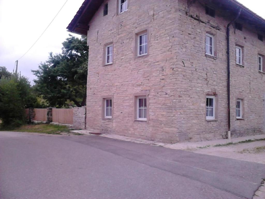 Appartement Jurahaus-Solnhofen - Wohnung im Erdgeschoss Solnhofer Bruch 16, 91807 Solnhofen
