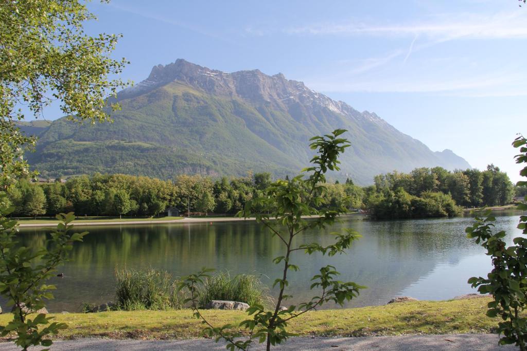 B&B / Chambre d'hôtes juste pour le plaisir 16 place dubettier, 73250 Saint-Pierre-dʼAlbigny