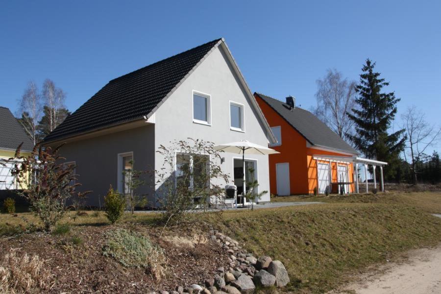 Maison de vacances K 103 - Ferienhaus mit Terrasse Unter den Kiefern, 17207 Röbel