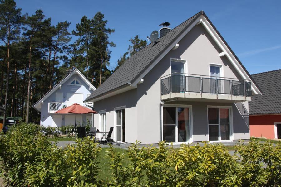 Maison de vacances K 72 - schickes Ferienhaus mit Sauna, Garten & Sonnenterrasse in Röbel an der Müritz Unter den Kiefern 72, 17207 Marienfelde