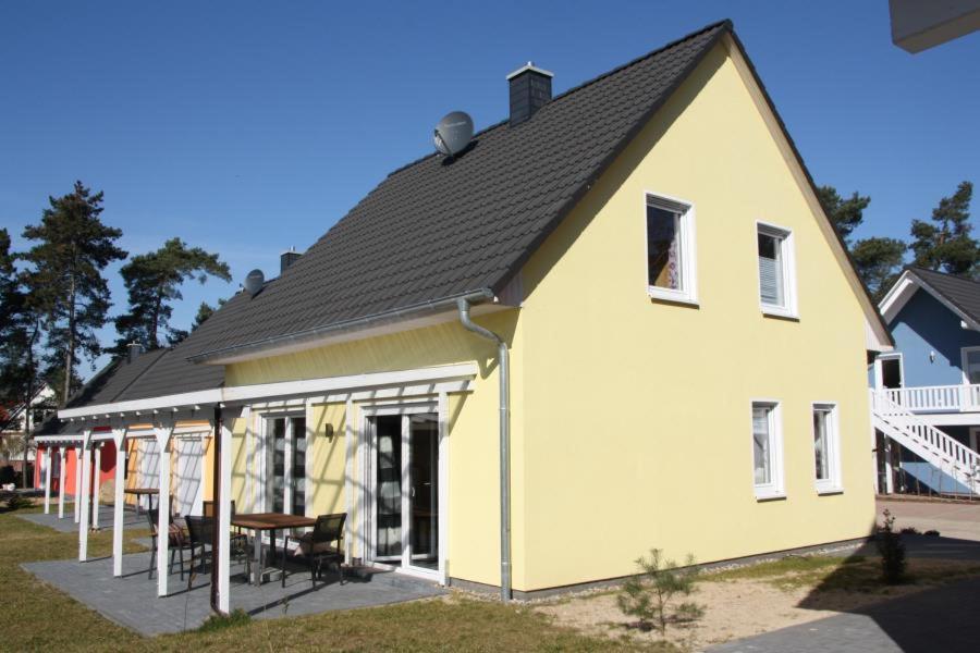 Maison de vacances K 97 - stilvolles Ferienhaus mit Kamin & WLAN am See in Röbel an der Müritz Unter den Kiefern 97, 17207 Röbel