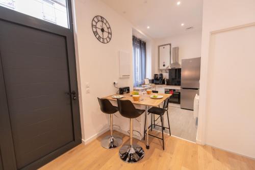 Appartement KASA LOFT CENTRE 2 - WIFI et TV - Confortable et stationnement gratuit à proximité 105 Boulevard Valbenoite Saint-Étienne