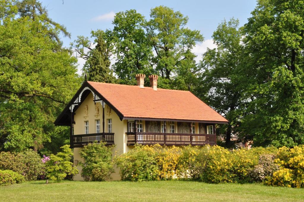 Appartements Kavalierhaus im Rhododendronpark Kromlau 6 Halbendorfer Straße Ortsteil Kromlau, 02953 Gablenz