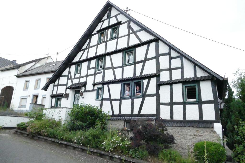 Maison de vacances Kellisch Haus Zur Sternwarte 2, 54552 Schalkenmehren