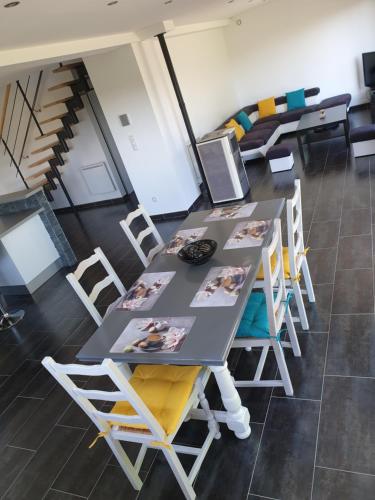 Maison de vacances KERKASA Grande maison en campagne proche Rennes, 2100m² La Bahuchais Tresboeuf
