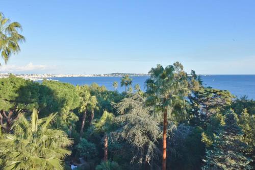 KIKILOUE CANNES FACING THE SEA Terrace Swimming pool & Parking ! Vallauris france