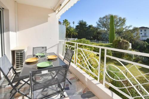 Appartement KIKILOUE TERRASSE VUE MER RÉSIDENCE DE STANDING PISCINE 26 avenue du Maréchal Koenig Résidence Monte Leo Cannes