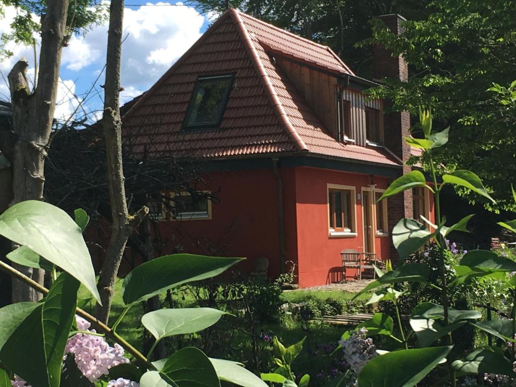 Maison de vacances Kleine Villa im wilden Garten Birnbaum 08, 51647 Gummersbach