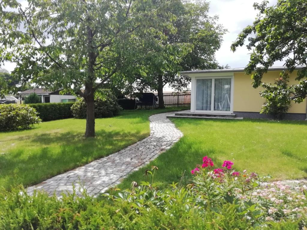 Maison de vacances Kleiner Bungalow im Grünen Weststraße 04, 01454 Radeberg