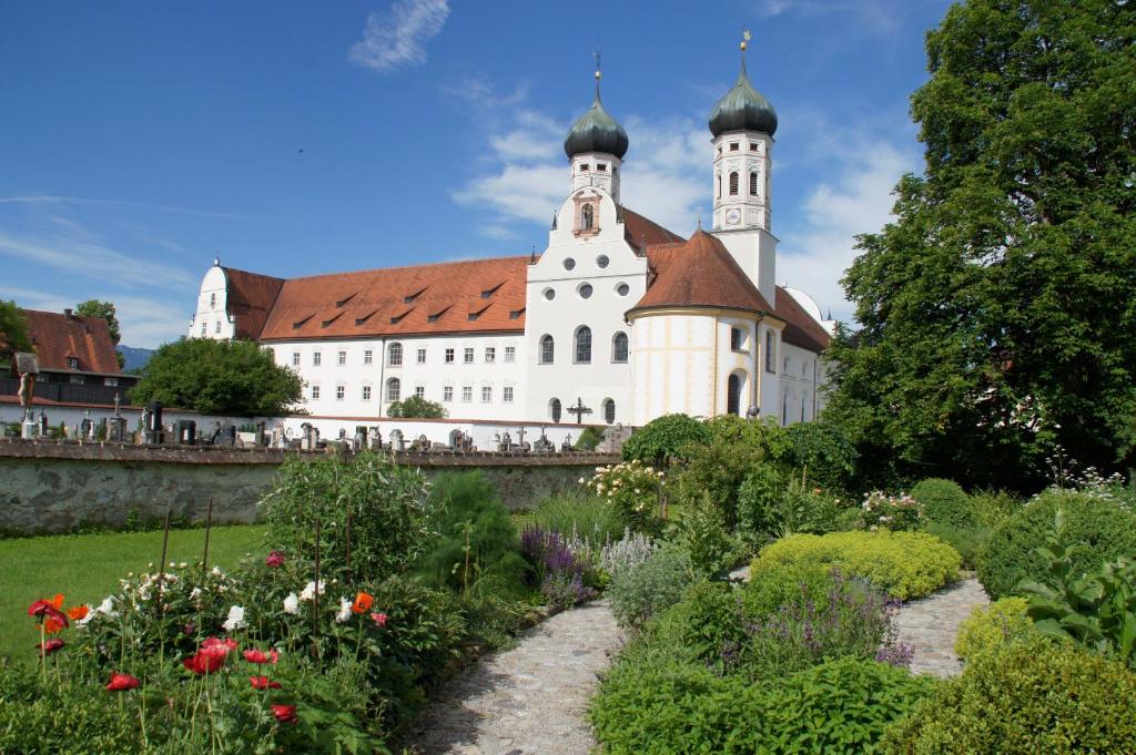 Maison d'hôtes Kloster Benediktbeuern - Gästehaus der Salesianer Don Bosco 1 Don-Bosco-Straße, 83671 Benediktbeuern