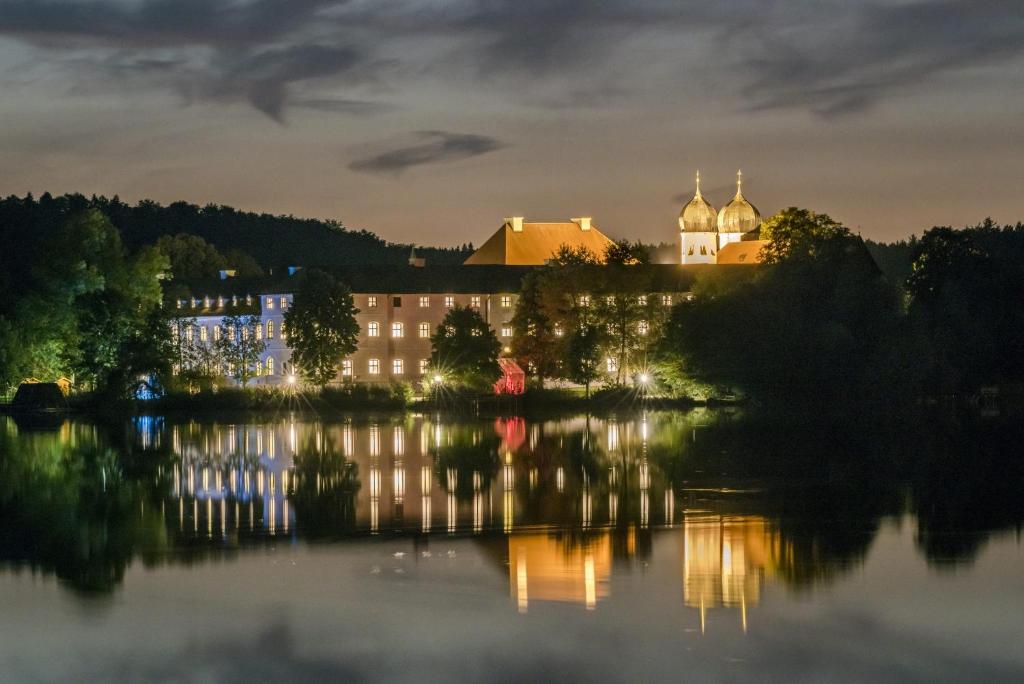 Hôtel Kloster Seeon Klosterweg 1, 83370 Seeon-Seebruck