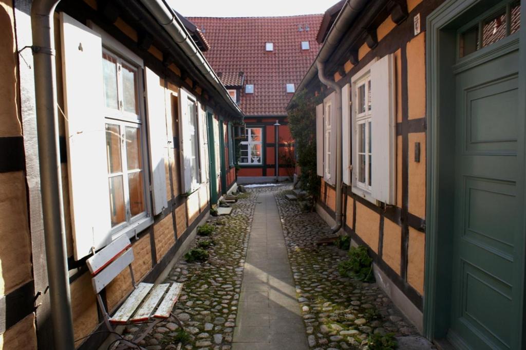 Maison de vacances Klosterhäuschen in Stralsund Heilgeistkloster 20 Eingang über den Hof, petrolblaue Holztür, 18439 Stralsund