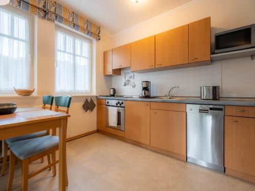 Appartement Komfort Appartement mit 1 Schlafzimmer und Balkon im Obergeschoss 225 Dollahner Straße 55 Binz