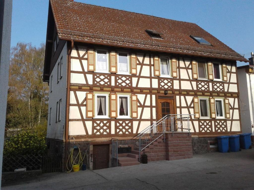 Séjour à la ferme Kreuzdellenhof _ Ferienwohnung Dorfstraße 27, 64753 Hembach