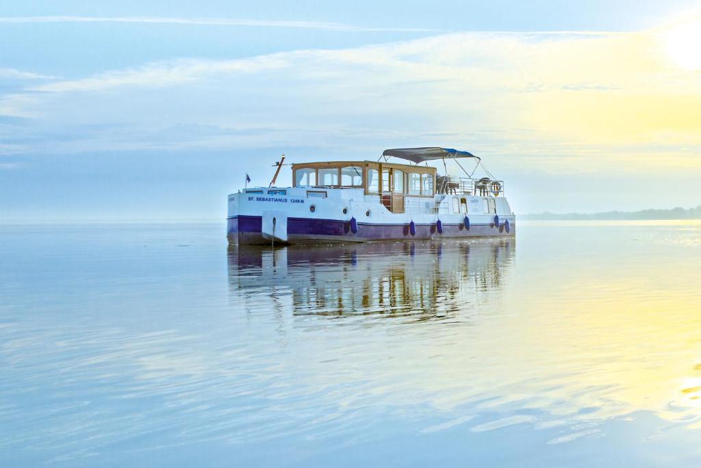 Bateau-hôtel Kuhnle-Tours Hafendorf Müritz Hafendorf Müritz, 17248 Rechlin