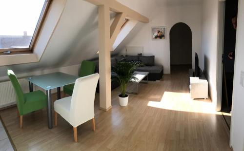 Appartement Kuschelige Dachgeschosswohnung am Clarapark Oeserstraße 34 Leipzig