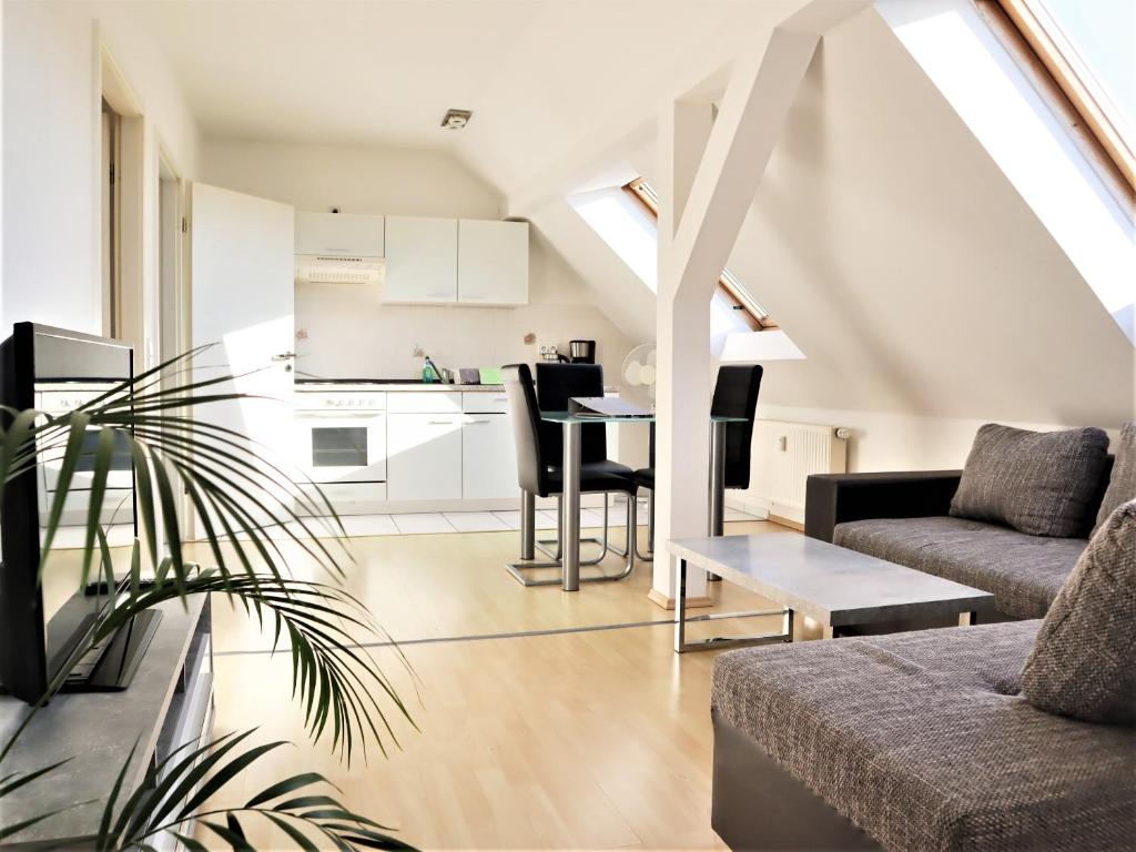 Appartement Kuschelige Dachgeschosswohnung am Clarapark Oeserstraße 34, 04229 Leipzig