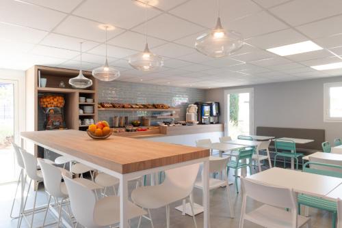 Hôtel Kyriad Montpellier Ouest St Jean de Védas - A709 rue Robert Schuman Zac De La Peyriere Saint-Jean-de-Védas