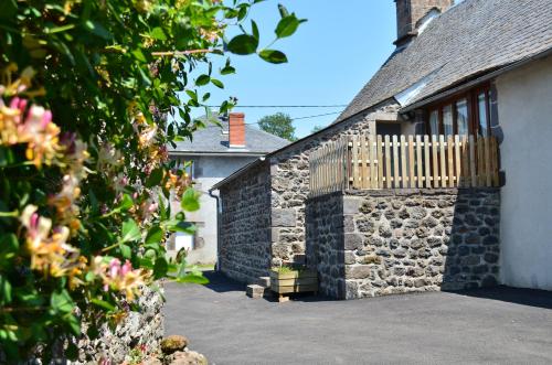 B&B / Chambre d'hôtes L'Abri du Berger Rue du Tarra Bravant Olby