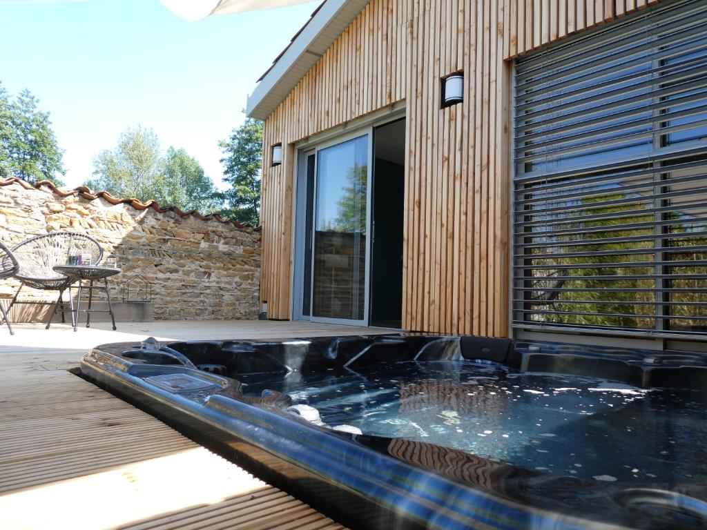 Maison de vacances L ABRI spa et détente Rue du Moulin, 69400 Liergues