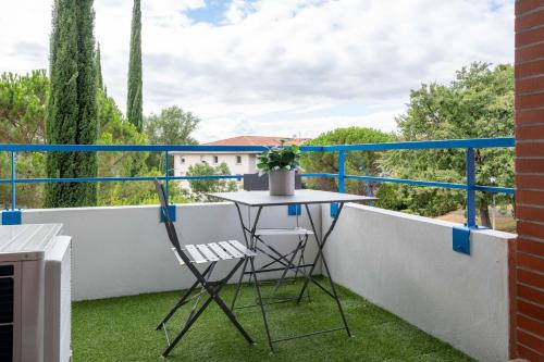 L'Airbusien - Terrasse et parking - Airbus à coté Colomiers france