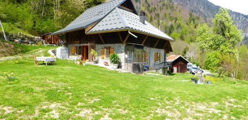 Séjour chez l'habitant L'Aire du temps Savoyard Lieu dit l'Aire Ugine