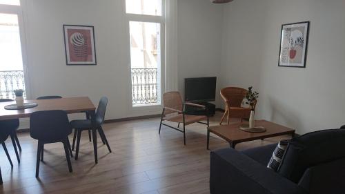 Appartement L'Amaryllis, beau T4 contemporain et lumineux en Centre Ville 3 étoiles 28 Rue de la Révolution Sète