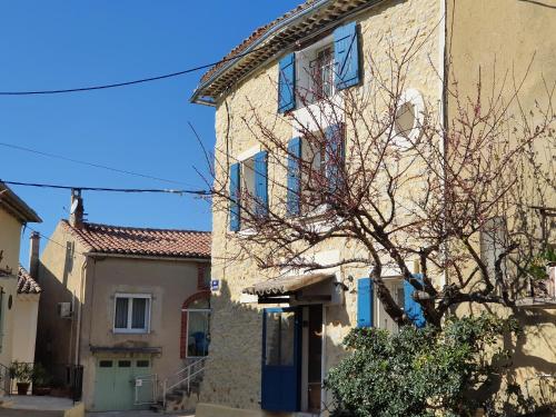 Maison de vacances L'angélus, gîte de charme au coeur du vieux village de Sablet 3 Rue de l'Église Sablet