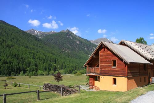 L'Aoùro Hameau des Chazals Nevache Hautes Alpes Névache france