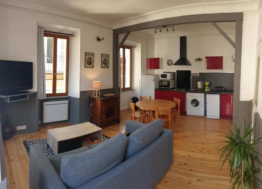 Appartement L'appart aux volets rouges 15 Rue Saint-Jacques, 05500 Saint-Bonnet-en-Champsaur