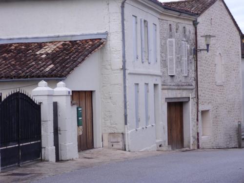 L'APPART-ROUTE DES THERMES Chevanceaux france