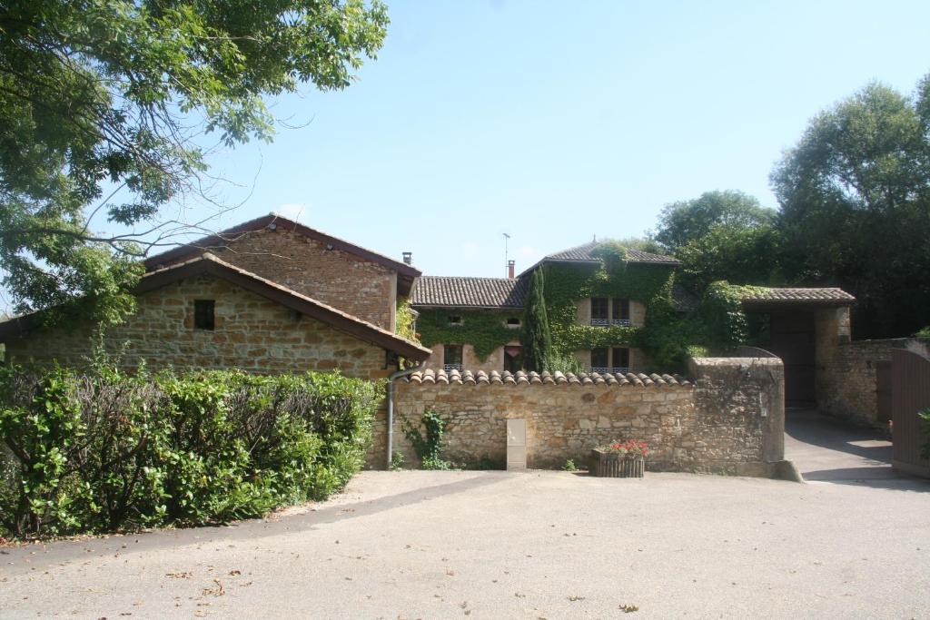 B&B / Chambre d'hôtes L'Aube du Moulin 1845 Route de Tarare, 69400 Gleizé