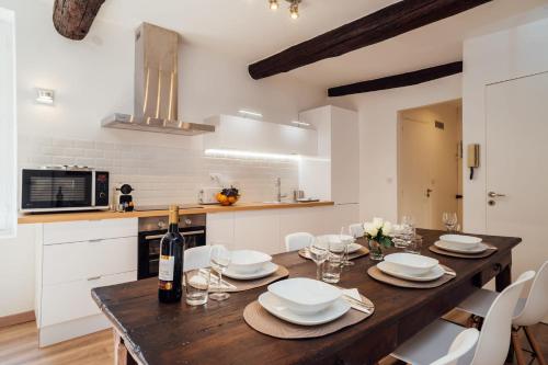 Appartement L'Authentic - Warm 3-bedroom in the heart of Old Nice Welkeys 32 Rue de Droite Nice