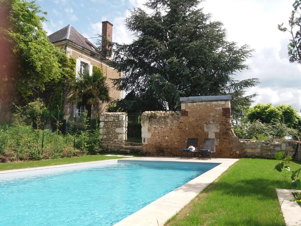 Maison de vacances L'ecole des Filles Rue Du Tertre, 72340 Poncé sur Le Loir