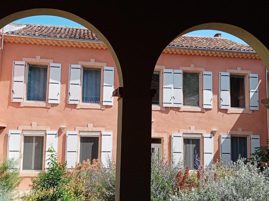 B&B / Chambre d'hôtes L'écrin de l'Orb 6 avenue de la gare, 34460 Cessenon