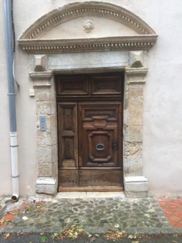 Appartement L' ensoleilladou place de l'église Quinson