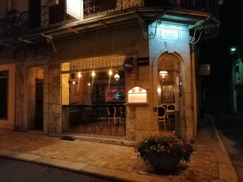 L'Entrée Chambres d'Hôtes Bar & Restaurant Castillonnès france