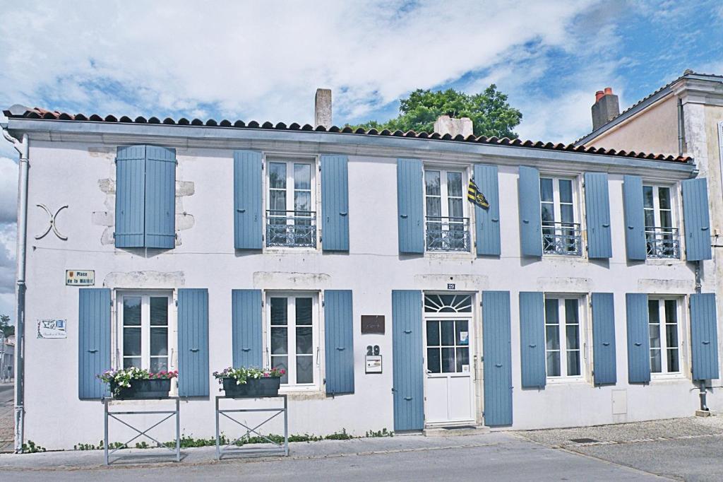 B&B / Chambre d'hôtes L'Escale 29 place de la mairie, 17220 La Jarrie