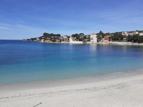 Appartement L'Escale Marine : Centre ville/ Plage Le Hameau de Renècros Bâtiment A2 1er étage 21 Rue des Écoles Bandol