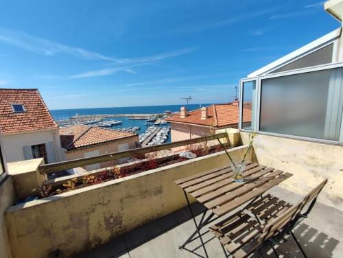 L'ESCAPADE - Vue MER & TERRASSE - Plage à 100m Sausset-les-Pins france