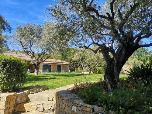 Maison d'hôtes L'ESQUIROÙ D87 1722  A Chemin Sainte-Anne La Cadiere d\'Azur