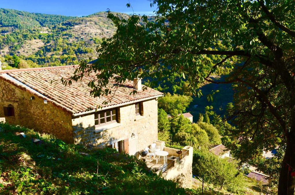 Maison de vacances L'Esquiròu - Gîte L'Abert Laulagnet Haut, 07600 Asperjoc