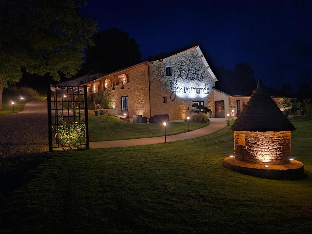 B&B / Chambre d'hôtes L'étable gourmande chambres d'hôtes et ferme auberge les granges, 24290 Aubas