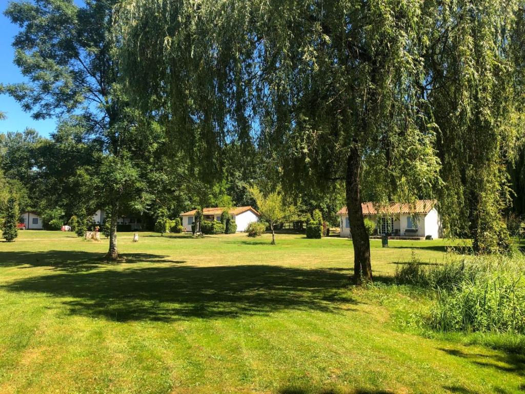 Village vacances L'étang des Mirandes rue du béarn L'etang des Mirandes, 24360 Varaignes