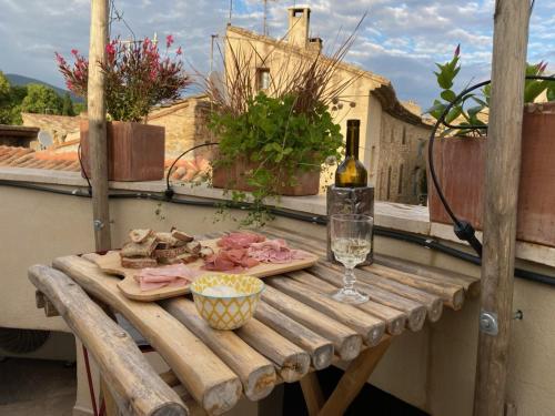 Maison de vacances L'Exquishette de Lourmarin, un nid sur les toits. Rue du Panier Lourmarin