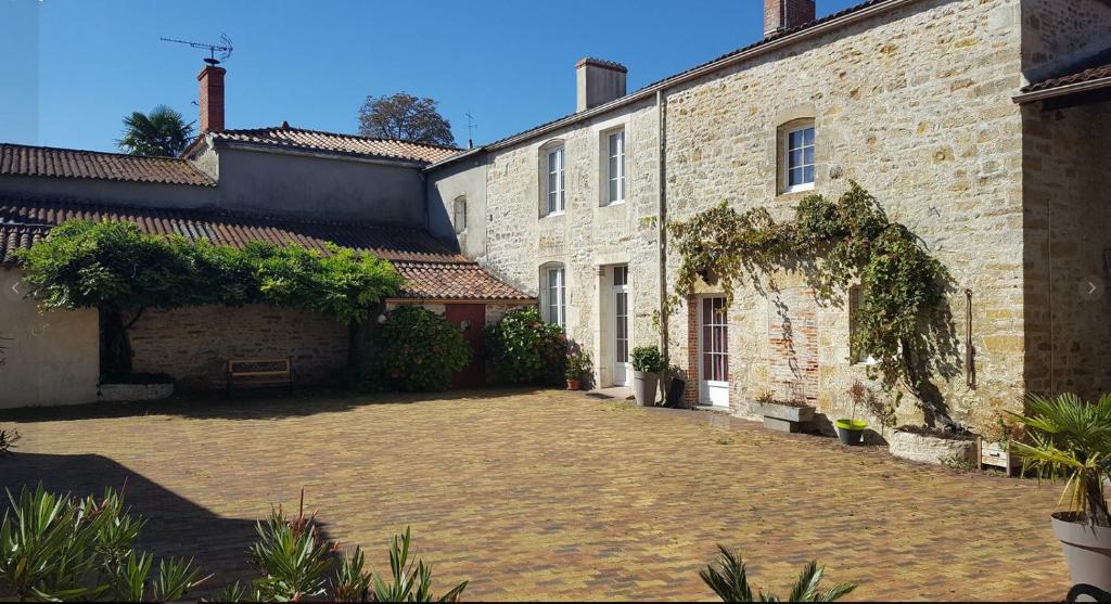 Maison d'hôtes L'Heureux Lay 8 Rue du Feolet, 85210 La Réorthe